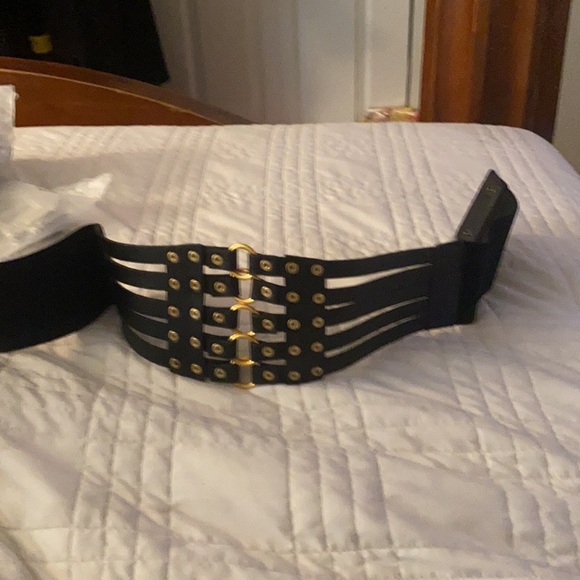 Black belt5 lines gold stripes - Picture 4 of 4